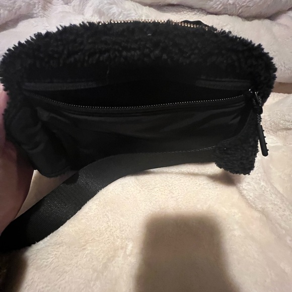 Lululemon fleece everywhere belt bag 2l - Picture 3 of 7